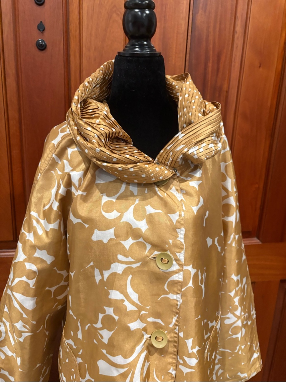 UBU Reversible Rain Jacket Pleated Collar/ Hood Gold & Cream Size L Polka Dot